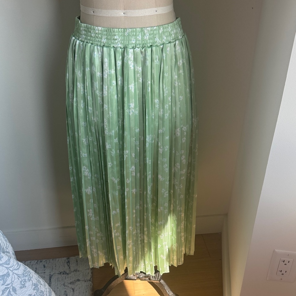 & Other Stories Paris Elegant Green Pleated Skirt